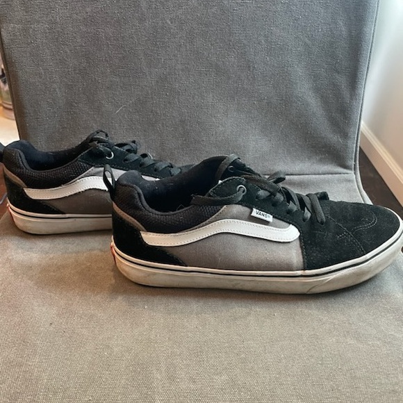 Vans Old Skool Classic in Black and Grey - Picture 2 of 4